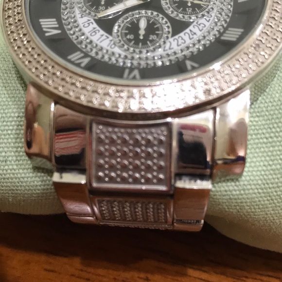 Watch - Picture 2 of 3